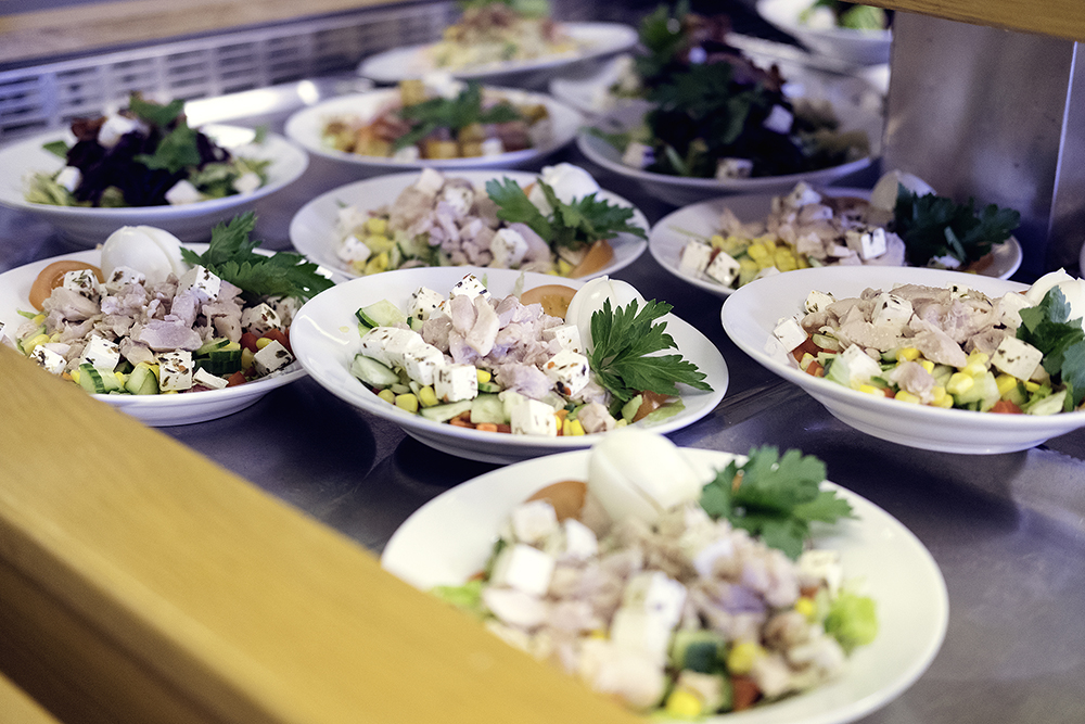 Bilde av Kompetansesenterets lunsjbuffet med nydelig salat